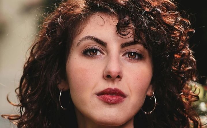 NIKAD NIJE REKLA NI RIJEČ U ŠKOLI: A onda je na tabli napisala jednu rečenicu NIKAD NIJE REKLA NI RIJEČ U ŠKOLI: A onda je na tabli napisala jednu rečenicu